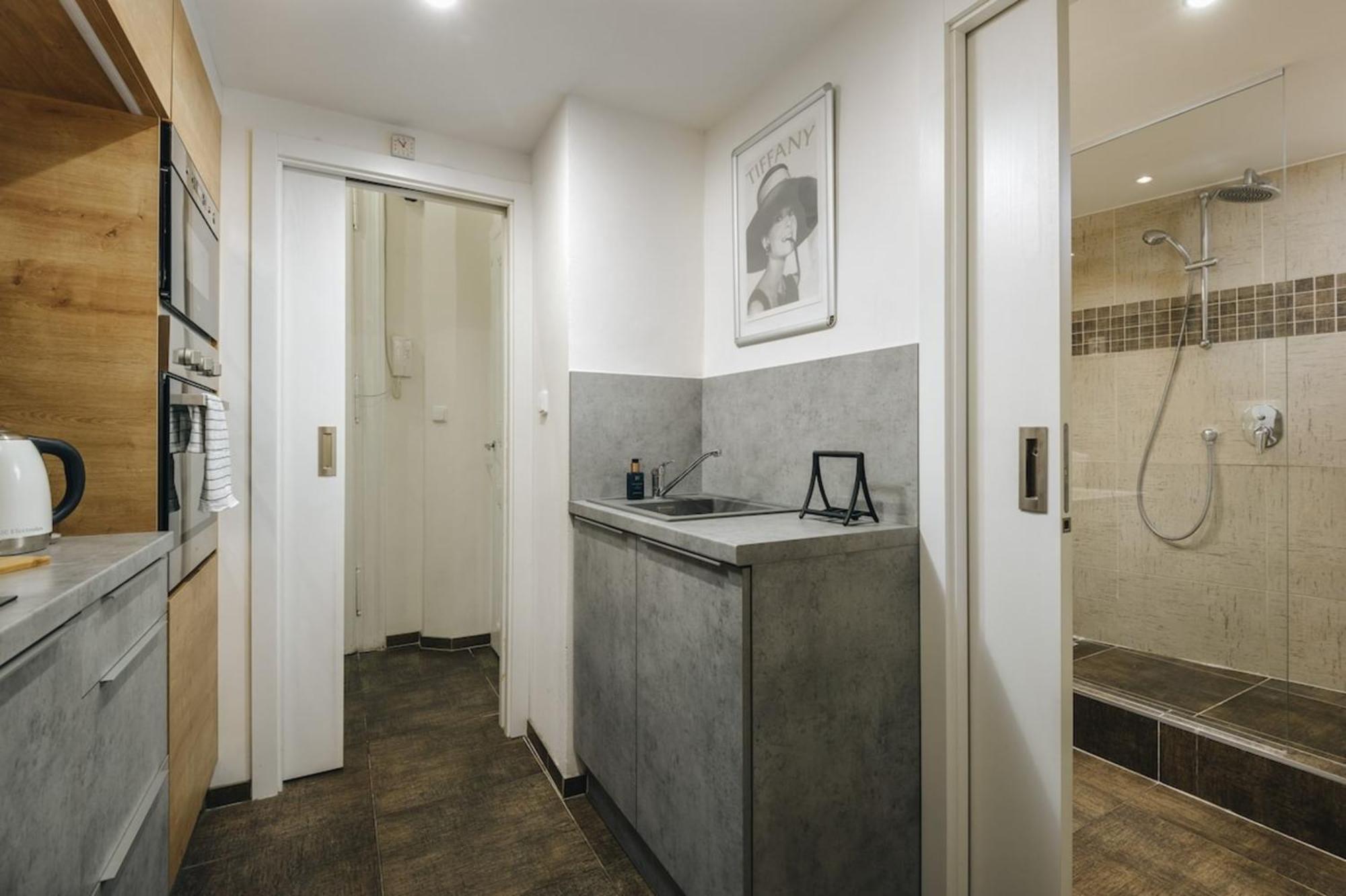 Cozy & Comfortable Apt Walking Anywhere You Want Sen Praha Eksteriør bilde