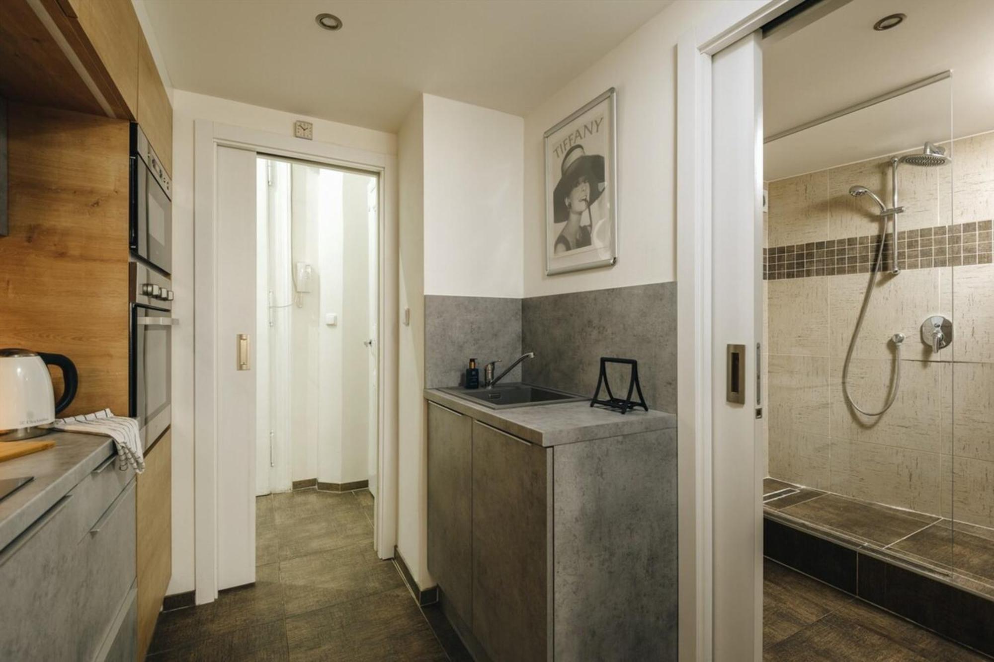 Cozy & Comfortable Apt Walking Anywhere You Want Sen Praha Eksteriør bilde